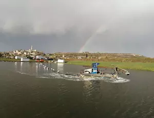 Chantier de dragage par barge