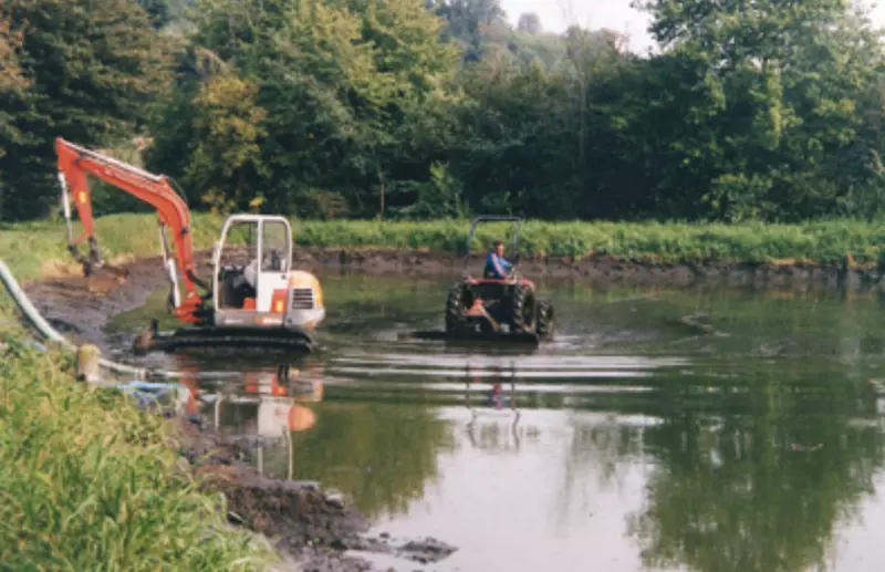 Chantier de curage de boues liquides