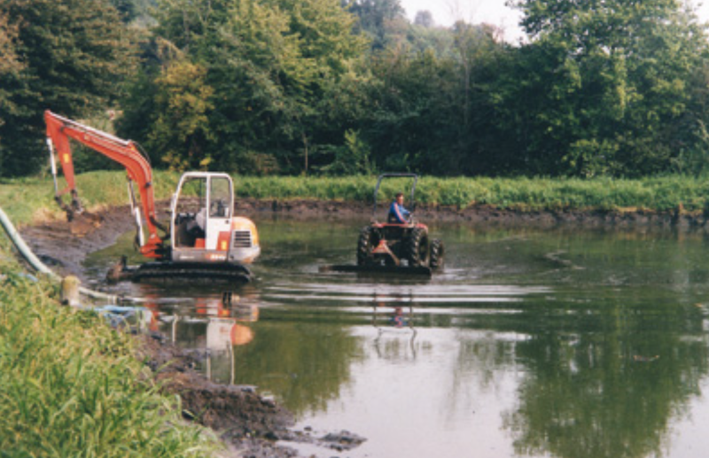 Chantier de curage de boues liquides